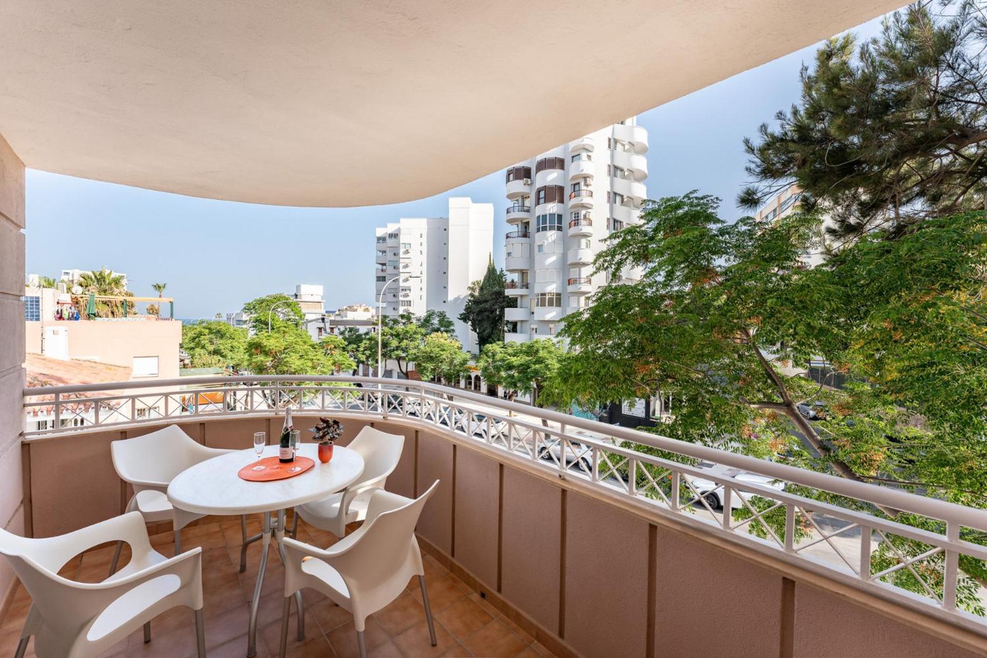 Malagasuite Costa Sol Oasis Торремолінос Екстер'єр фото